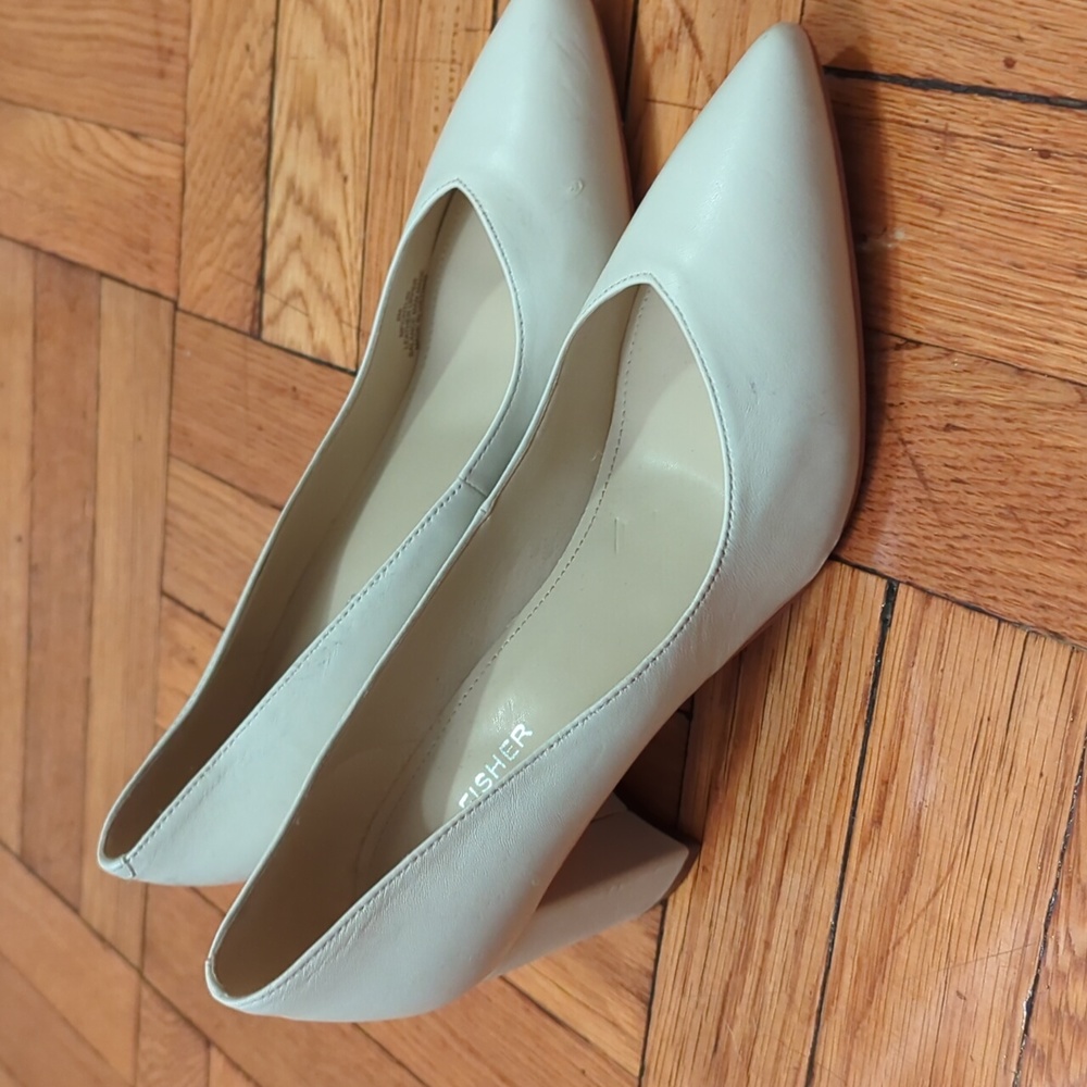 White Marc Fisher Heels Size 8